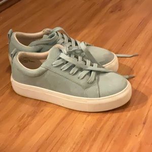 Sneakers. I love the color. Give great casual look